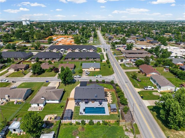1601 S 17th Street, Rogers, AR 72758
