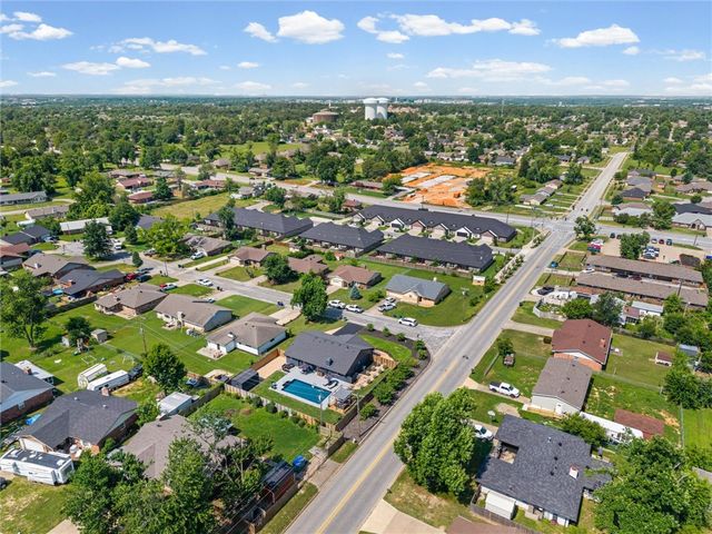 1601 S 17th Street, Rogers, AR 72758