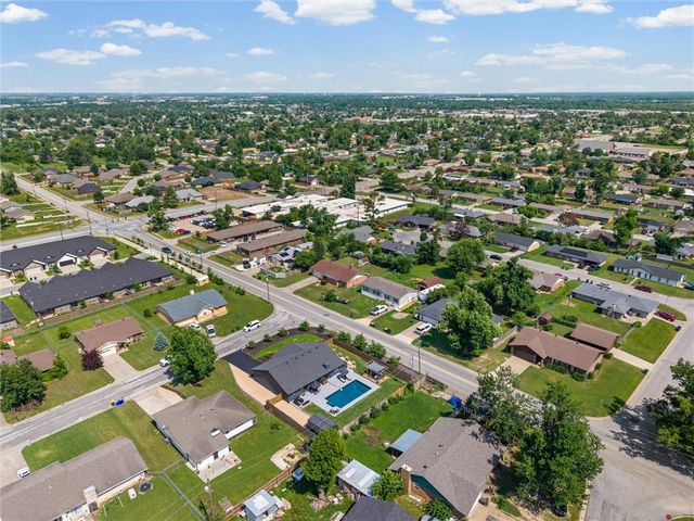 1601 S 17th Street, Rogers, AR 72758