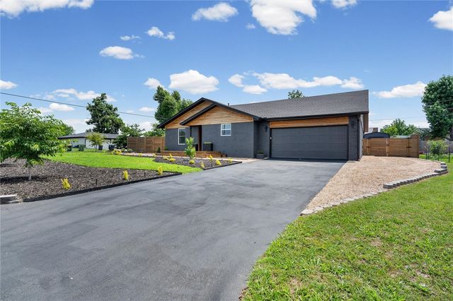 1601 S 17th Street, Rogers, AR 72758