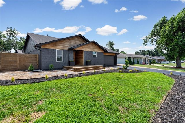1601 S 17th Street, Rogers, AR 72758