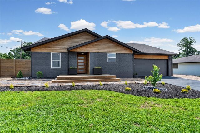 1601 S 17th Street, Rogers, AR 72758