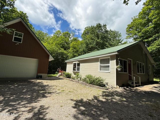 303 N Shore Rd Peck Road, Gloversville, NY 12078