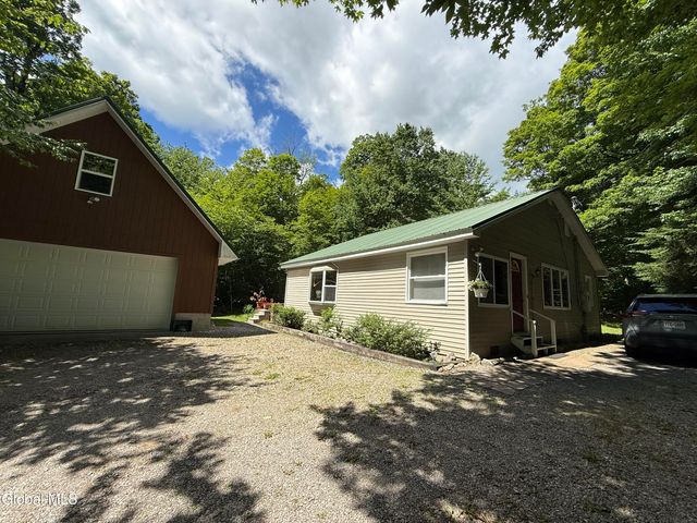 303 N Shore Rd Peck Road, Gloversville, NY 12078