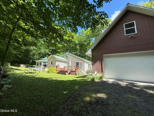 303 N Shore Rd Peck Road, Gloversville, NY 12078
