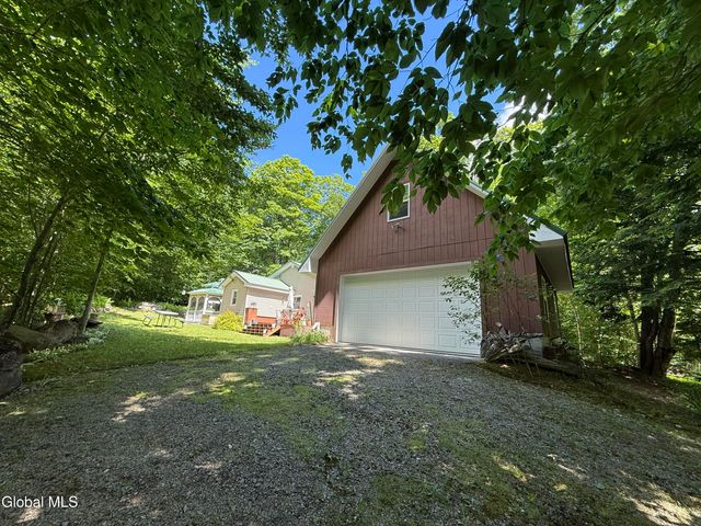 303 N Shore Rd Peck Road, Gloversville, NY 12078