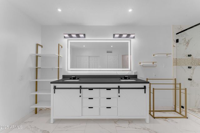 108 S MORNING RIDGE Drive, Gilbert, AZ 85296