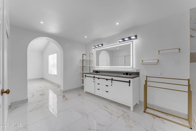 108 S MORNING RIDGE Drive, Gilbert, AZ 85296