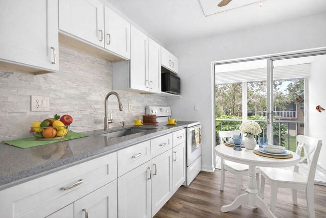 7300 NW 4 Place 205, Margate, FL 33063