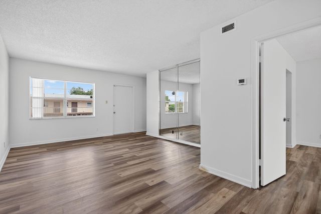 7300 NW 4 Place 205, Margate, FL 33063