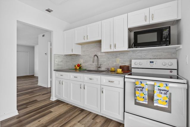 7300 NW 4 Place 205, Margate, FL 33063