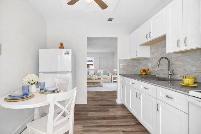 7300 NW 4 Place 205, Margate, FL 33063