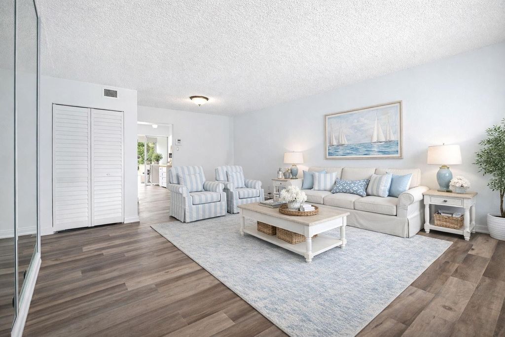 7300 NW 4 Place 205, Margate, FL 33063