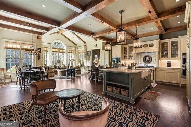 5000 Long Island Drive NW, Sandy Springs, GA 30327
