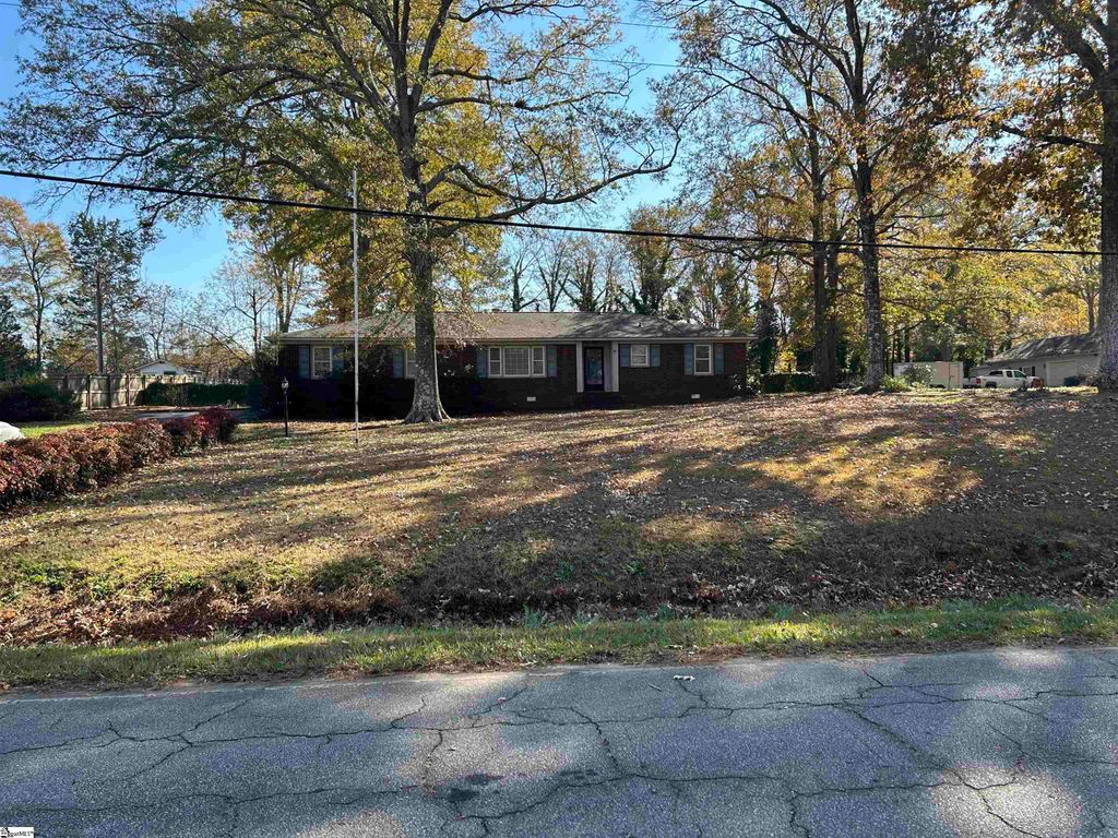 1598 Sunset Boulevard, Clinton, SC 29325