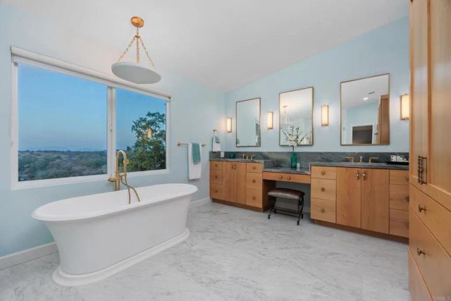 5742 Brittany Forrest Lane, San Diego, CA 92130
