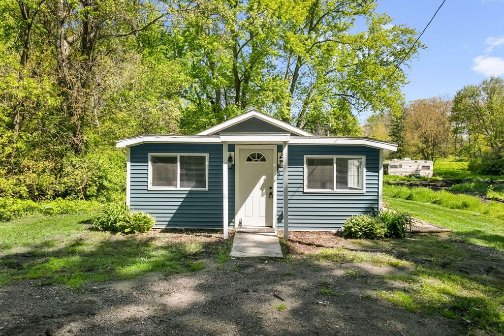 7323 E Pansy Lane, New Carlisle, IN 46552