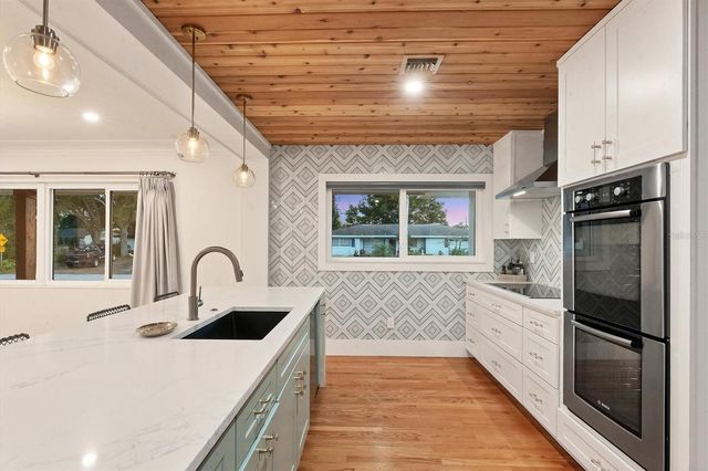 2411 VALENCIA DRIVE, Sarasota, FL 34239