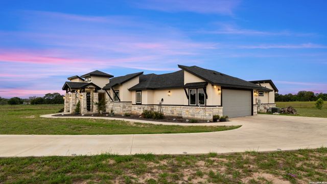 137 RANCHERS WAY, Floresville, TX 78114