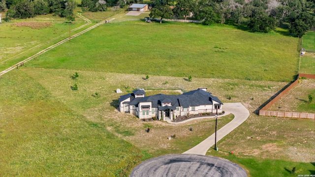 137 RANCHERS WAY, Floresville, TX 78114