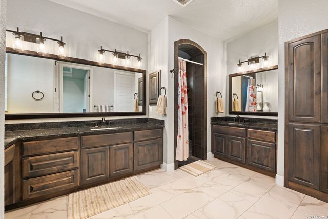 137 RANCHERS WAY, Floresville, TX 78114