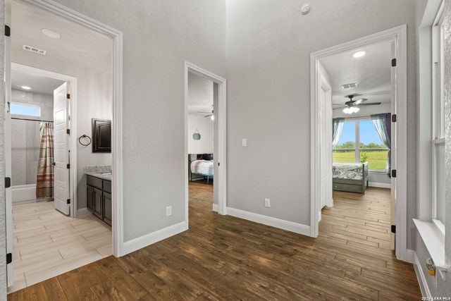137 RANCHERS WAY, Floresville, TX 78114