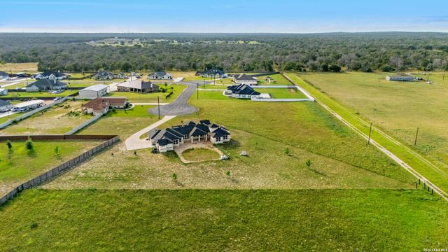 137 RANCHERS WAY, Floresville, TX 78114
