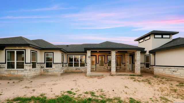137 RANCHERS WAY, Floresville, TX 78114