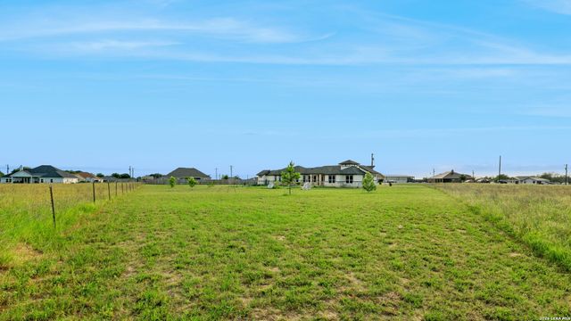 137 RANCHERS WAY, Floresville, TX 78114