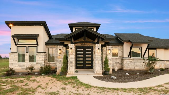 137 RANCHERS WAY, Floresville, TX 78114