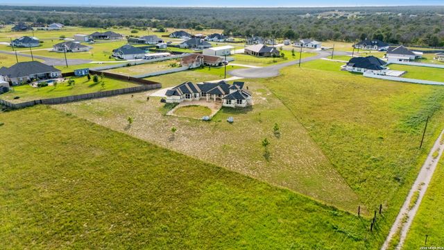 137 RANCHERS WAY, Floresville, TX 78114