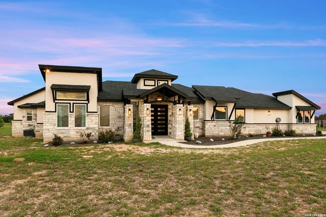 137 RANCHERS WAY, Floresville, TX 78114