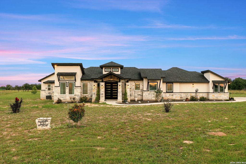 137 RANCHERS WAY, Floresville, TX 78114