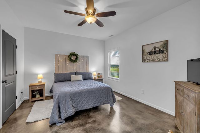 4830 Moses Rd, Columbia, TN 38401