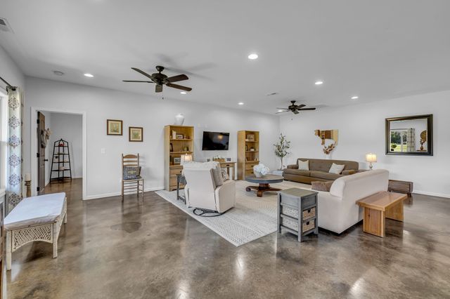 4830 Moses Rd, Columbia, TN 38401