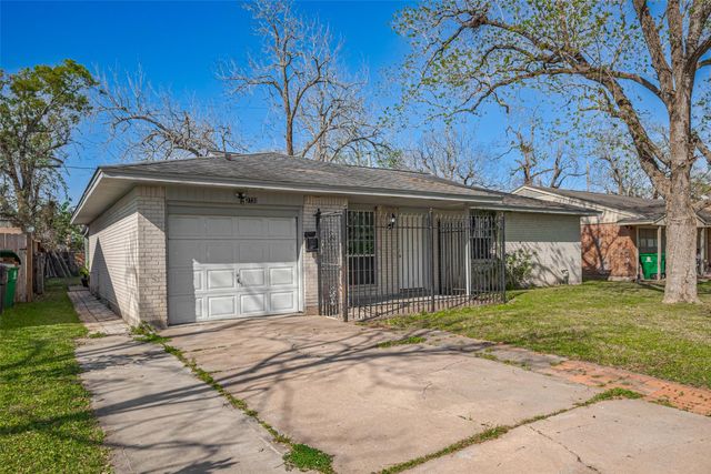 3730 Darlinghurst Drive, Houston, TX 77045