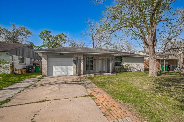 3730 Darlinghurst Drive, Houston, TX 77045