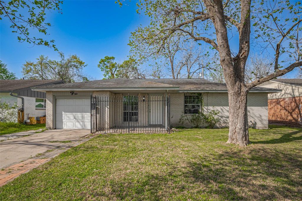 3730 Darlinghurst Drive, Houston, TX 77045