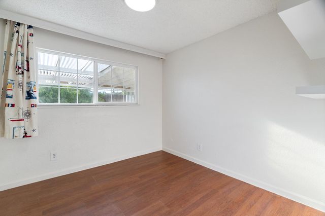 7992 Valley Green Dr, Sacramento, CA 95823