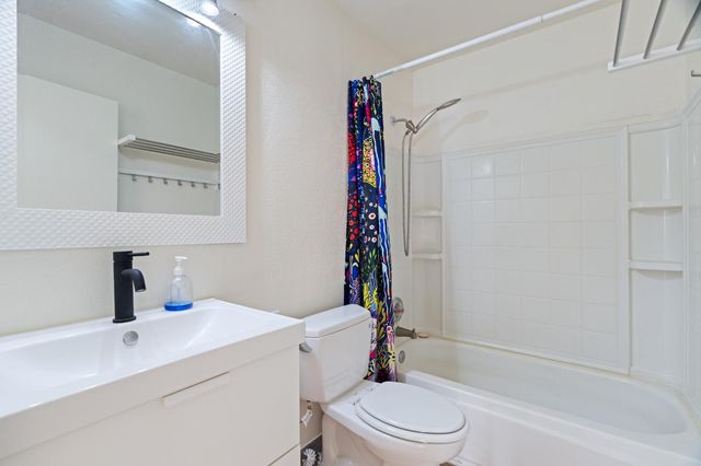 7992 Valley Green Dr, Sacramento, CA 95823