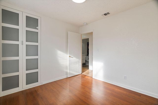 7992 Valley Green Dr, Sacramento, CA 95823