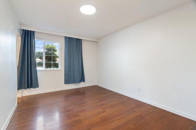 7992 Valley Green Dr, Sacramento, CA 95823