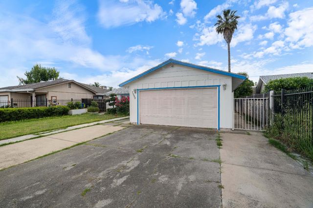 7992 Valley Green Dr, Sacramento, CA 95823