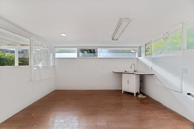 7992 Valley Green Dr, Sacramento, CA 95823