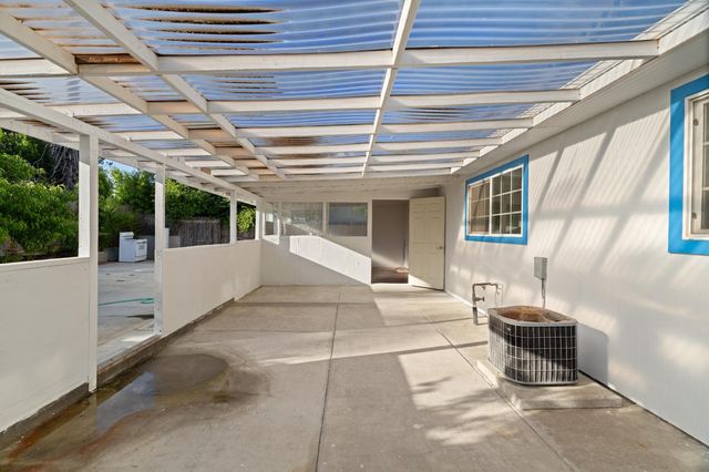 7992 Valley Green Dr, Sacramento, CA 95823