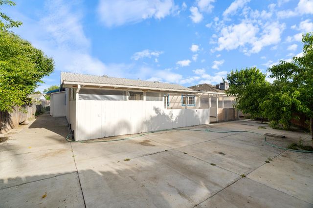 7992 Valley Green Dr, Sacramento, CA 95823