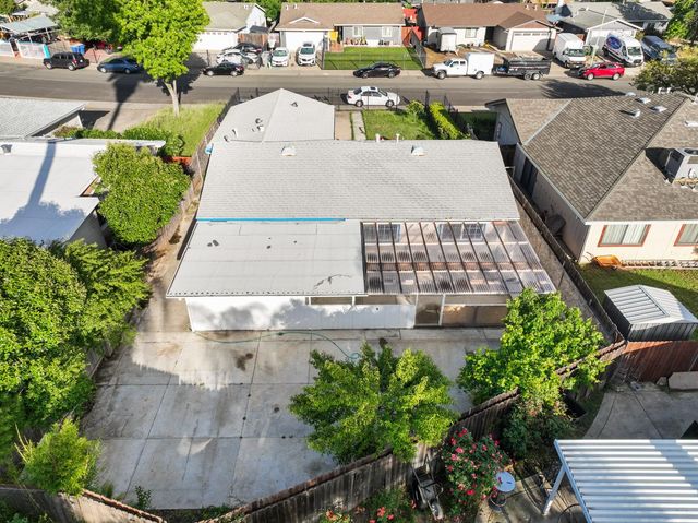 7992 Valley Green Dr, Sacramento, CA 95823