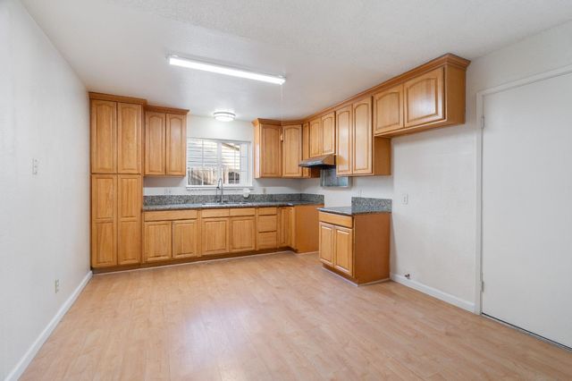 7992 Valley Green Dr, Sacramento, CA 95823