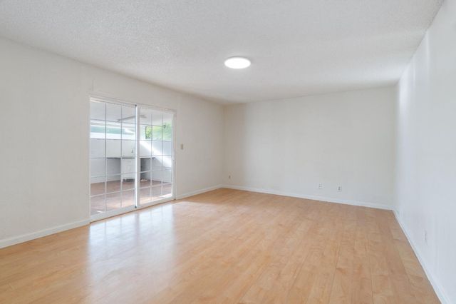 7992 Valley Green Dr, Sacramento, CA 95823