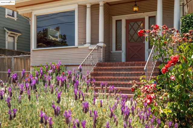 1247 Regent St, Alameda, CA 94501